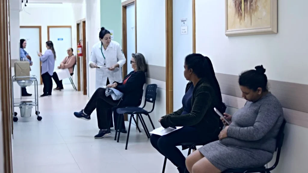 Novo Hamburgo amplia acesso à saúde com capacitação para equipes em unidades com horário estendido Novo Hamburgo amplia acesso à saúde com capacitação para equipes em unidades com horário estendido