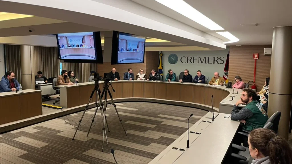 Cremers busca Ministério Público para impedir redução salarial de médicos em Porto Alegre Cremers busca Ministério Público para impedir redução salarial de médicos em Porto Alegre
