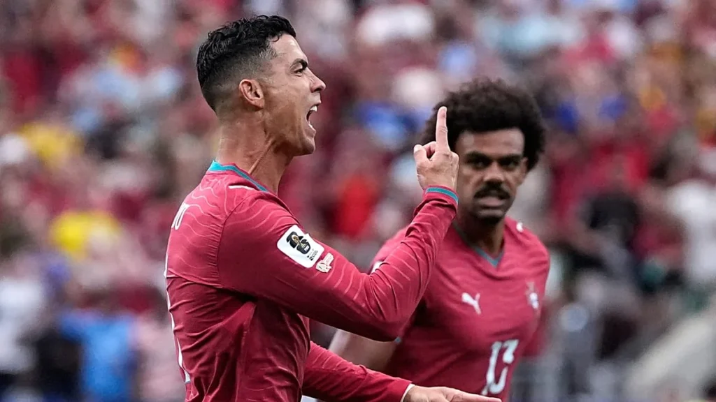 Ronaldo brilha com dois gols na goleada de Portugal sobre Uzbequistão Ronaldo brilha com dois gols na goleada de Portugal sobre Uzbequistão