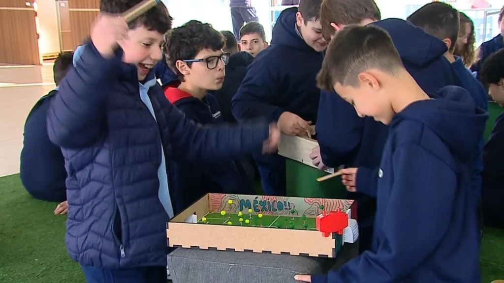 Projeto Escolar em Caxias do Sul Usa Dedobol para Integrar Alunos e Ensinar Sobre a Copa do Mundo Projeto Escolar em Caxias do Sul Usa Dedobol para Integrar Alunos e Ensinar Sobre a Copa do Mundo