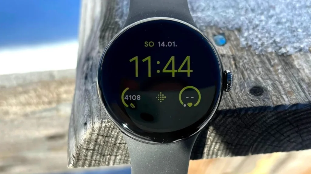 Conheça o Flight Scanner: o app que transforma seu Pixel Watch em radar de voos em tempo real